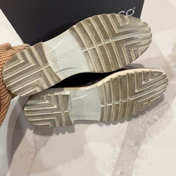 Ecco Incise Tailored Leather SlipOn Loafer Womens Size 8 Black Minimalist Preppy - Picture 8 of 9